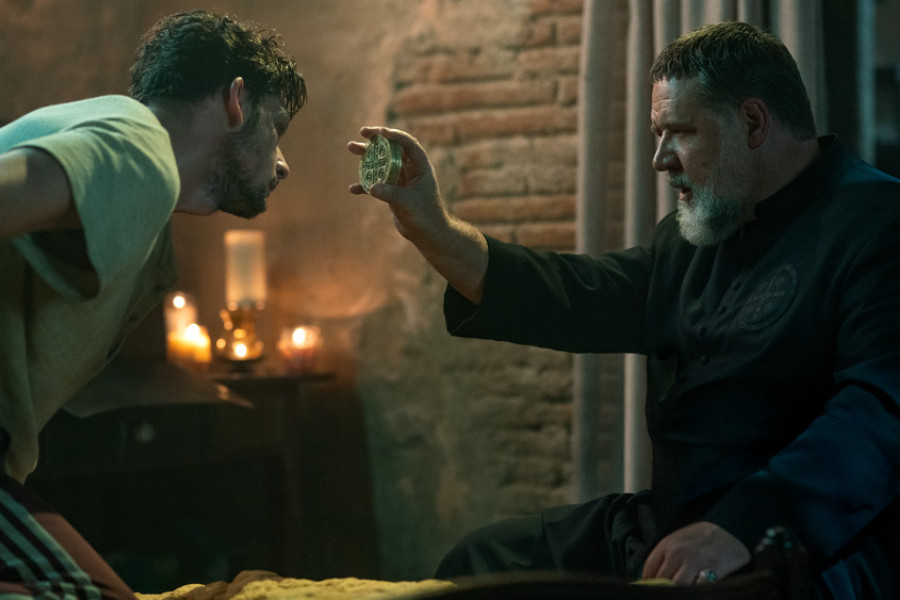 The-Popes-Exorcist-The-Russell-Crowe-Melodrama-Is-Big-Loud-and-Full-of-Faith1